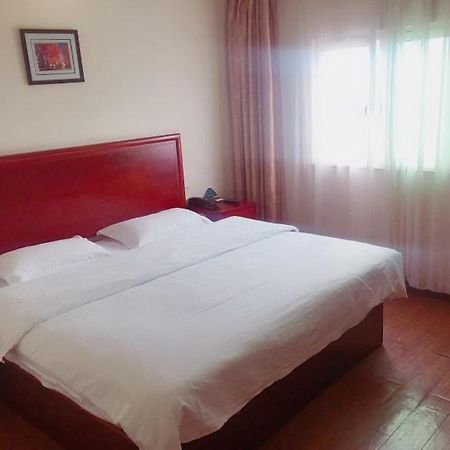 הוינאן Greentree Inn Shanghai Pudong Airport Wild Animal Park Express Hotel מראה חיצוני תמונה