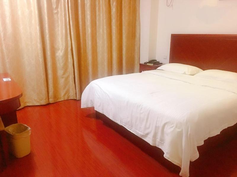 הוינאן Greentree Inn Shanghai Pudong Airport Wild Animal Park Express Hotel מראה חיצוני תמונה