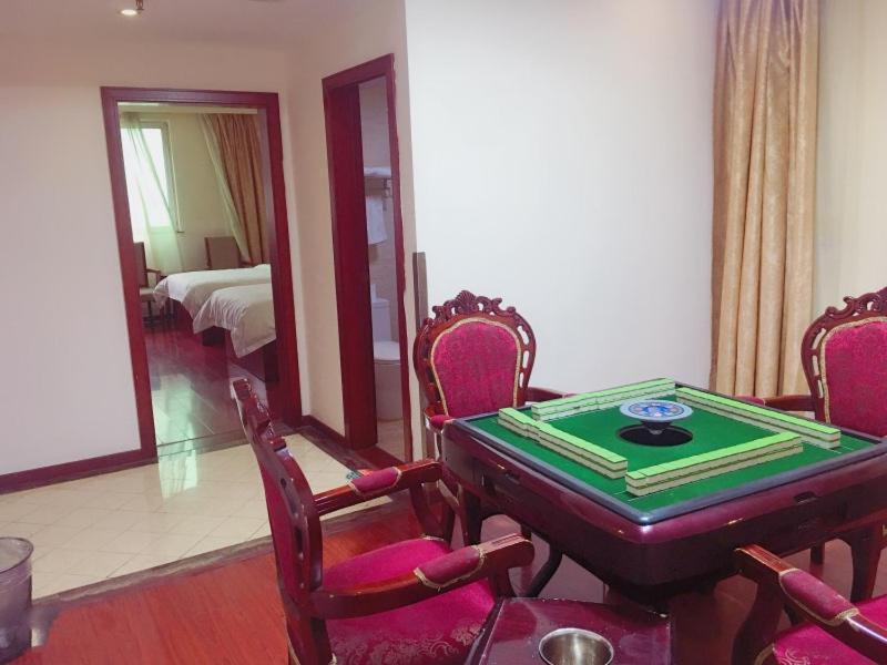 הוינאן Greentree Inn Shanghai Pudong Airport Wild Animal Park Express Hotel מראה חיצוני תמונה